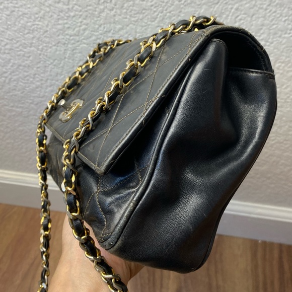 ❌SOLD ON E🅱️🅰️Y❌CHANEL CC black quilted shoulder bag CC logo turn lock Bag 💮 - Picture 10 of 17